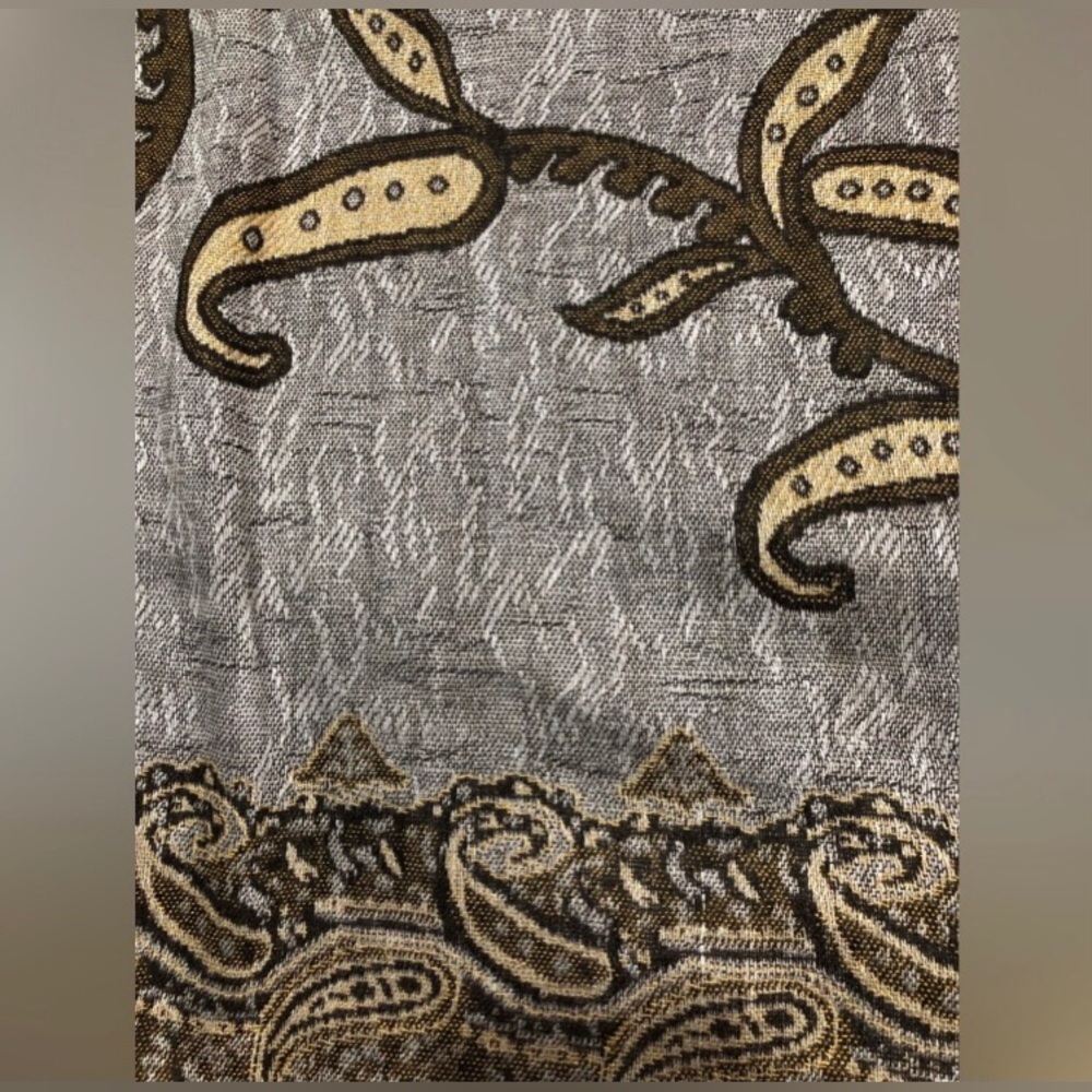 4 Scarves - Picture 3 of 9